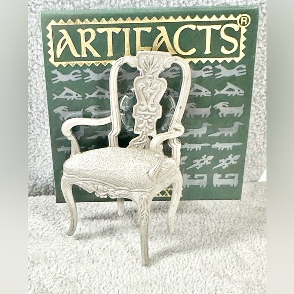 Artifacts Vintage Silver Tone Arm Chair Brooch Pin On Original Card - Picture 1 of 2
